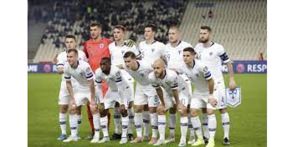 L'équipe finlandaise porte un maillot spécial avant le match